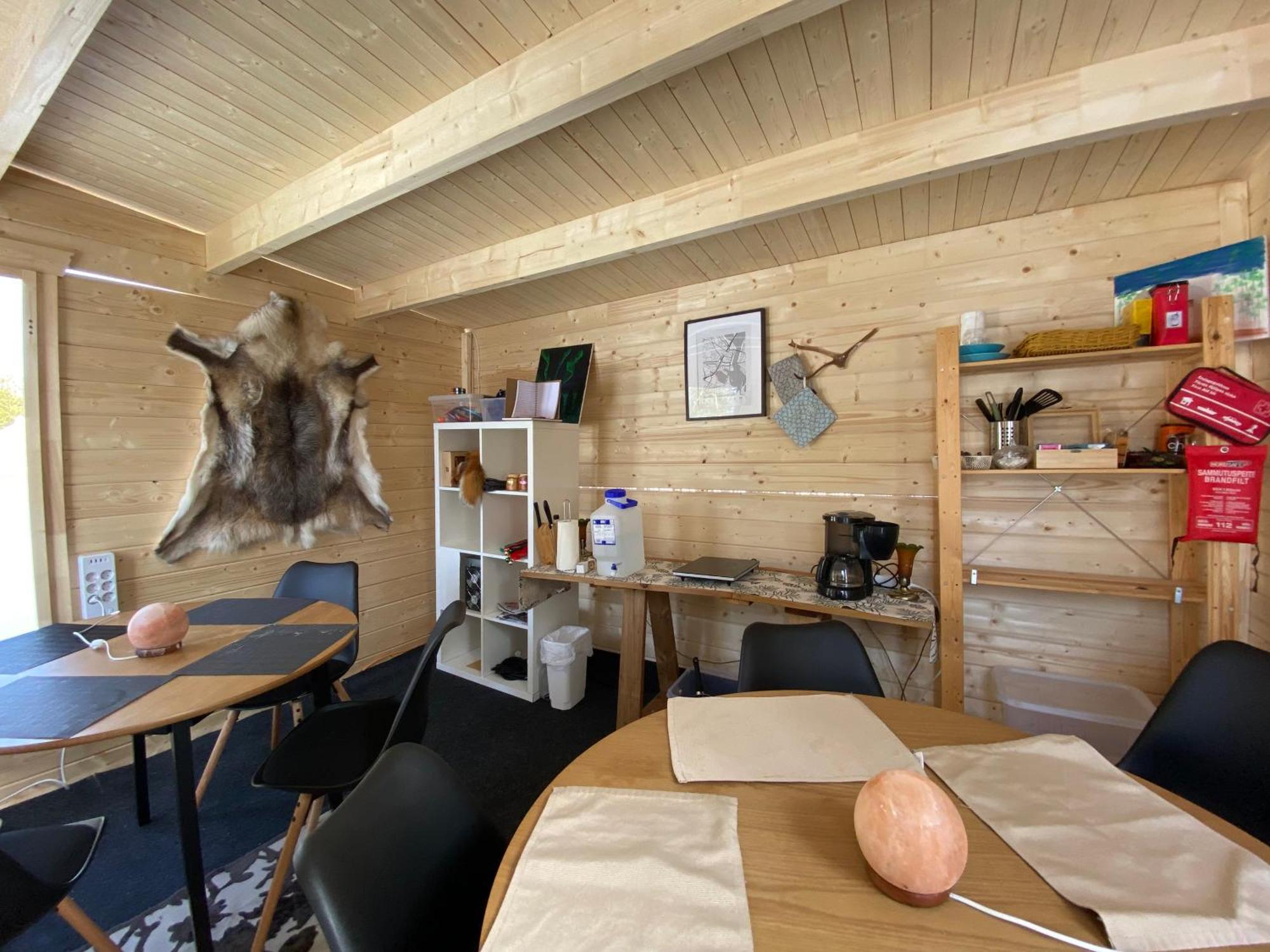 Aurora Igloo Fireplace-Heated Tents In A Secret Forest With Private Jacuzzi And Shared Sauna Bathroom And Dog Friendly Rovaniemi Exterior photo